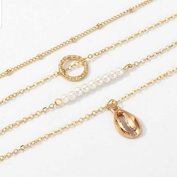 *Carla* Layered Shell Necklace - Picture 3 of 4